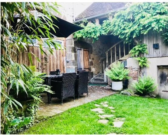 L Annonce N Est Pas D Actualite Ne Pas Prendre De Reservation Villa Saint-Fargeau  Luaran gambar
