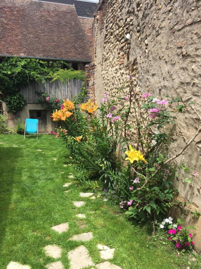L Annonce N Est Pas D Actualite Ne Pas Prendre De Reservation Villa Saint-Fargeau  Luaran gambar